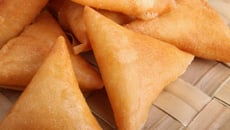 Samoussas aux œufs brouillés et à la Vache qui Rit