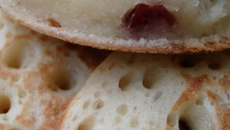Crumpets aux fruits rouges séchés
