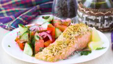 Saumon en croûte d'amandes et poivre 3 couleurs