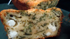 Cake à la feta et aux herbes