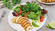 Salade vitaminée au poulet, pomelo et maïs