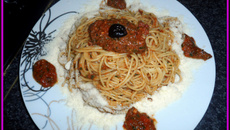 Spaghetti tapenade pesto-tomates maison