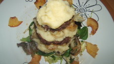 Mille-feuille de boudin à la purée de pomme, pomme caramélisée