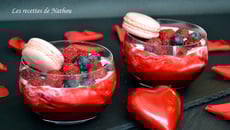 Verrines au yaourt grec et coulis de framboises