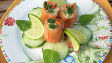 Assiette de saumon farci, truite et avocat maison