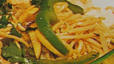 Nouilles sautées au porc et aux légumes