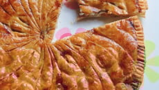 Galette des rois à la crème d'amande, banane et caramel