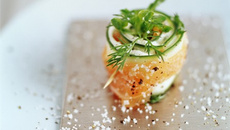 Roulades de concombre au saumon fumé