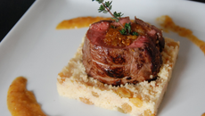 Agneau du connemara à la compotée épicée de fruits secs et huile d'argan ou un couscous revisité