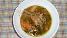 Curry vert de poulet aux trois fruits