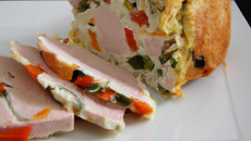 Cake au poulet, jambon et poivron