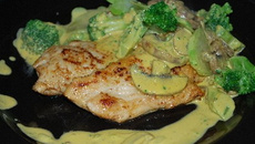 Poulet aux champignons et brocolis, sauce au safran