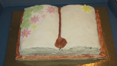 Gâteau-livre aux fruits rouges et mousse au chocolat