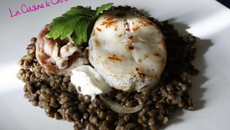 Merlu grillé sur lit de lentilles au lard