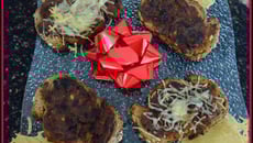 Mosaïque "Sardines, tomates, olives noires, ail" sur toast grillé façon bruschetta