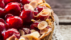 Gâteau aux cerises confites et amandes