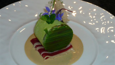 Mousse de haricots verts, magret fumé et foie gras