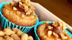 Muffins au beurre de cacahuète et son croustillant de cacahuètes caramélisées