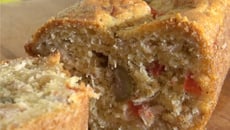 Cake au thon, poivron et parmesan