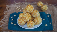Panellets (biscuits aux amandes et aux pignons)
