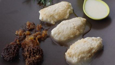 Quenelles de poulet et morilles