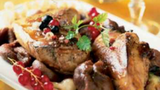 Foie gras en cocotte, figues confites et sauce au porto