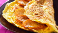 Omelette agrémentée de pommes de terre