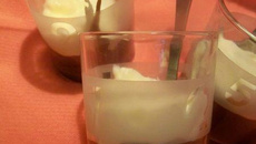 Verrines en noir et blanc : Mousse chocolat noir et chocolat blanc !