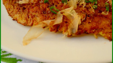 Crèpe okonomiyaki (plat japonais garni de chou)