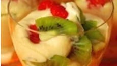 Verrine tropicale de fruits frais