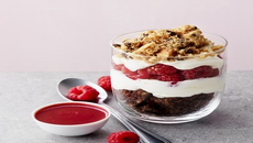 Trifle brownies, cookies et framboise