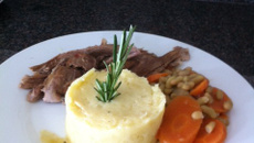 Epaule d'agneau confite et garniture aromatique