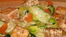 Tagliatelles de légumes au saumon et sésame