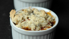Crumble de légumes d'été, poulet, mozzarella à la moutarde