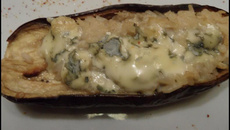 Aubergines farcies au risotto de cabillaud et Fourme d'Ambert