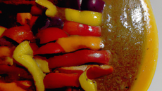 Potage aux poivrons jaunes et rouges