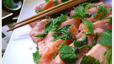 Saumon façon sashimis à l'aneth et à la menthe