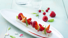 Fromage frais en sel aux fruits rouges, éclats de sucre à la verveine