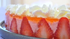 Bavarois simplissime aux fraises et miroir fruits de la Passion