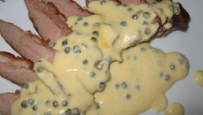 Canette en aiguillettes ,sauce au poivre vert AMORA