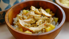 Emincés de poulet grillé, curry et ananas