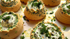 Charlottes d'sperges vertes,mousse de chèvre frais, coriandre et huile d'olive
