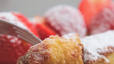 Brioche perdue roulée au chocolat et aux fruits