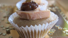 Mini muffin de pain d'épice, foie gras, chutney et sel marin