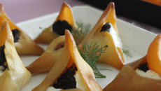 Samoussas au chèvre et aux abricots secs