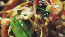 Nouilles chinoises sautées aux légumes
