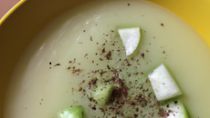 Soupe glacée de concombres et de pomme