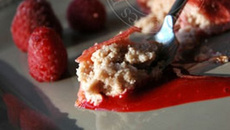 Crêpes roses fourrées à la frangipane light et à la framboise