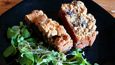 Cake sucré/salé aux oignons et pruneaux