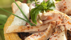 Pissaladière de poulet du Périgord et crème de basilic